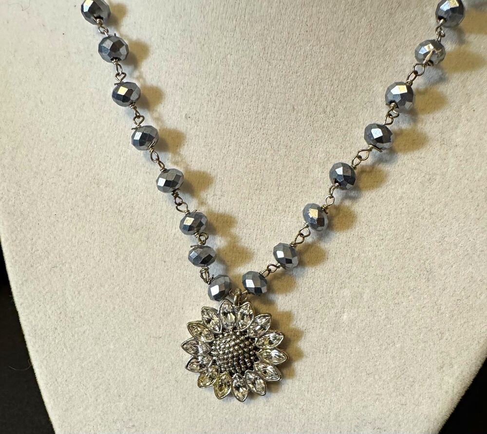 Fossil Silver Tone Gray Crystal Beaded Flower Pendant Necklace 18 in